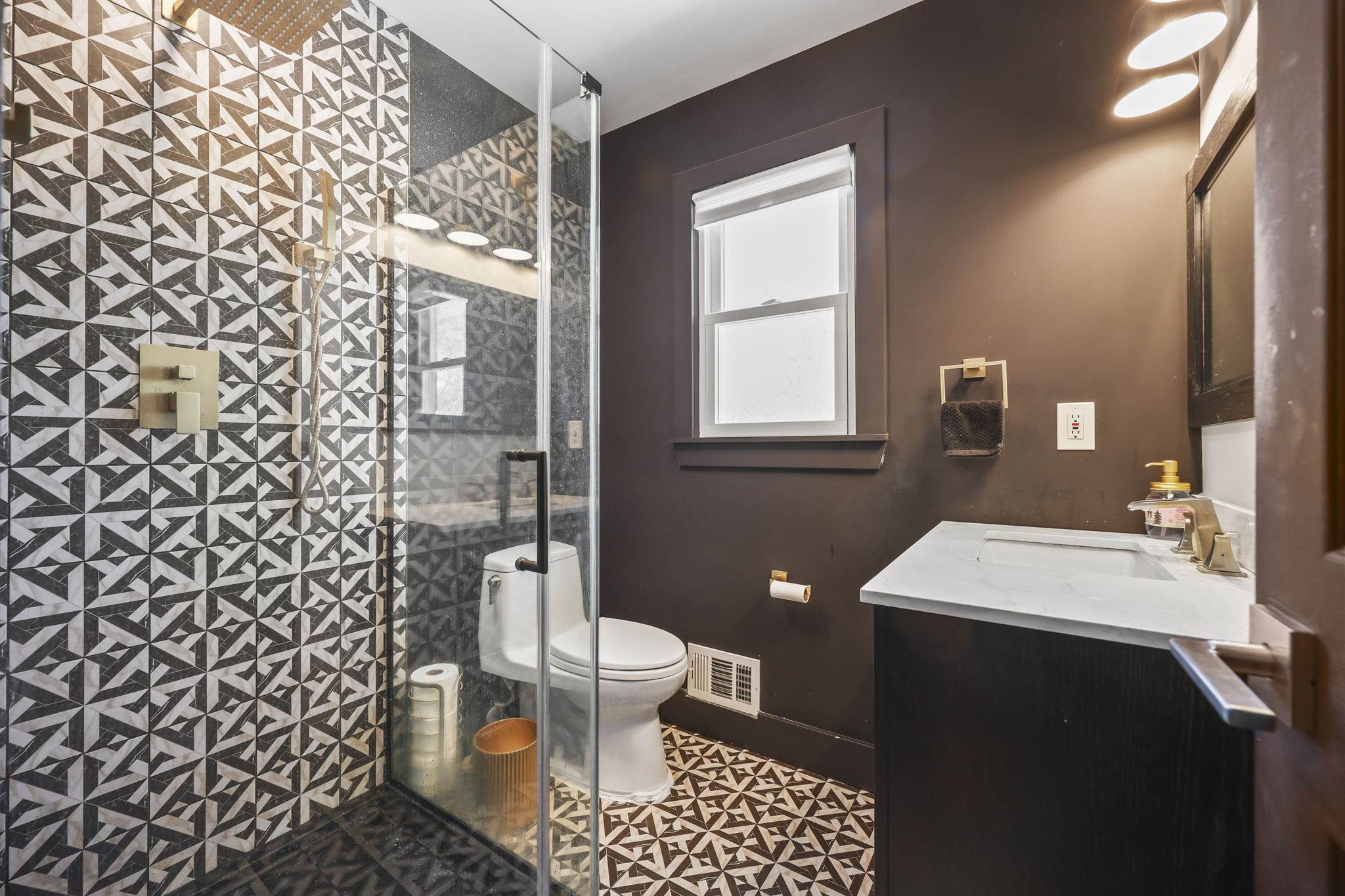 34 Sandalwood, East Brunswick, NJ 08816