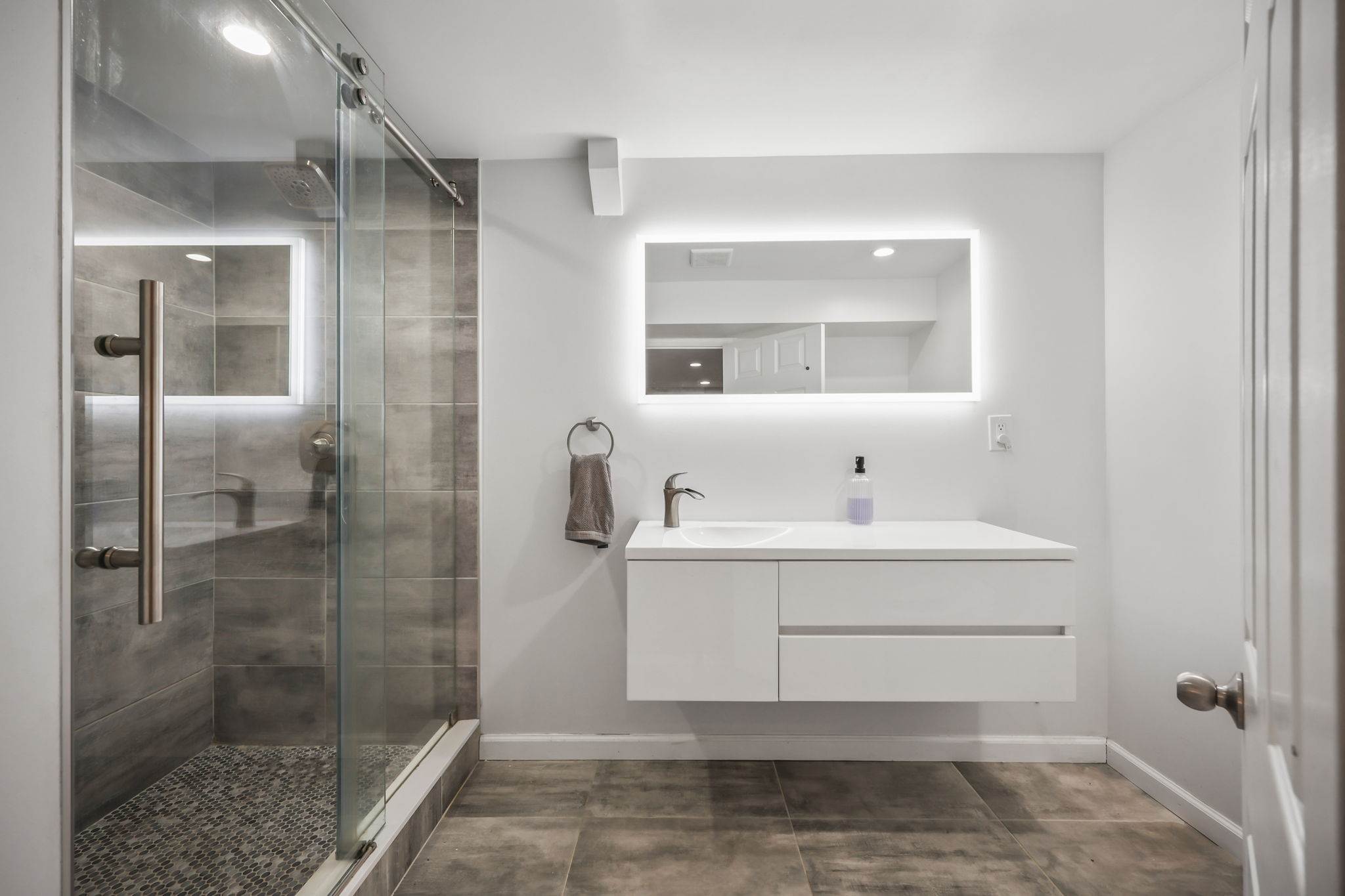 34 Sandalwood, East Brunswick, NJ 08816