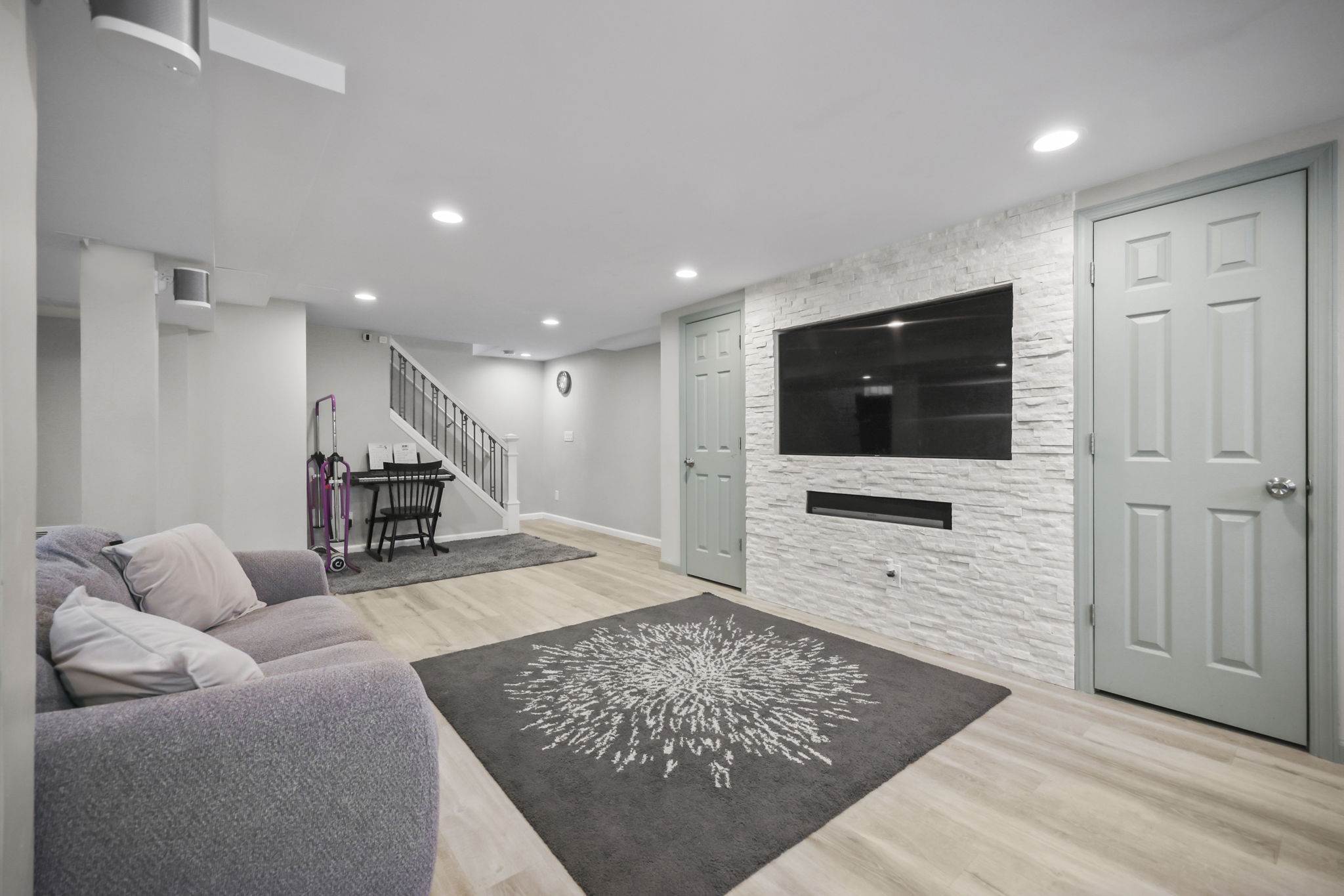 34 Sandalwood, East Brunswick, NJ 08816