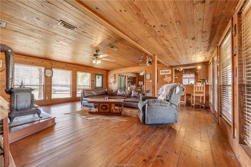 1377 Westbrook Road, Navasota, TX 77868