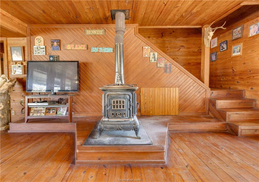 1377 Westbrook Road, Navasota, TX 77868