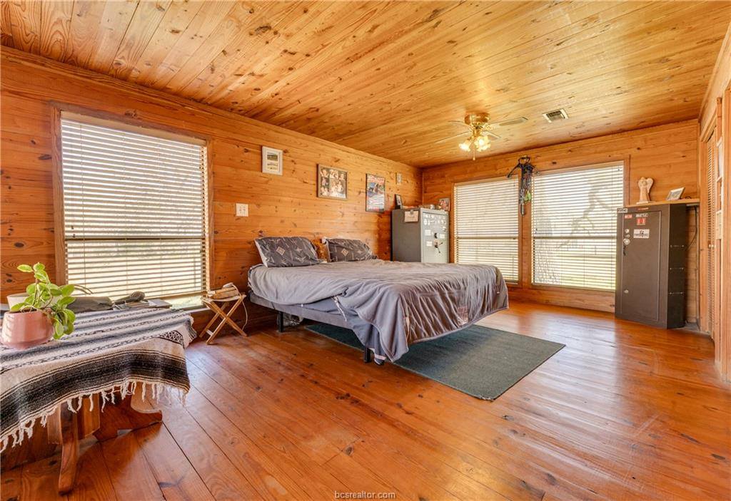 1377 Westbrook Road, Navasota, TX 77868