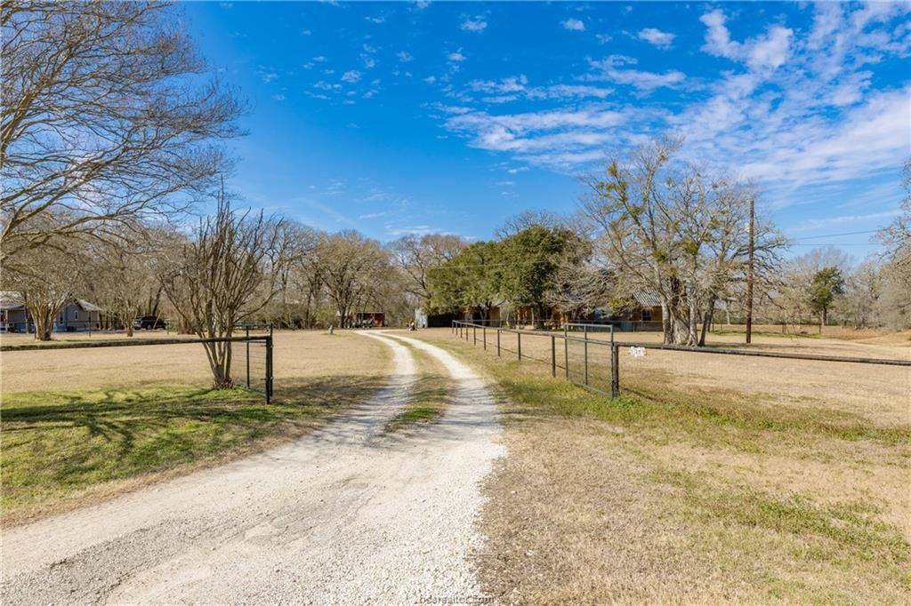 1377 Westbrook Road, Navasota, TX 77868