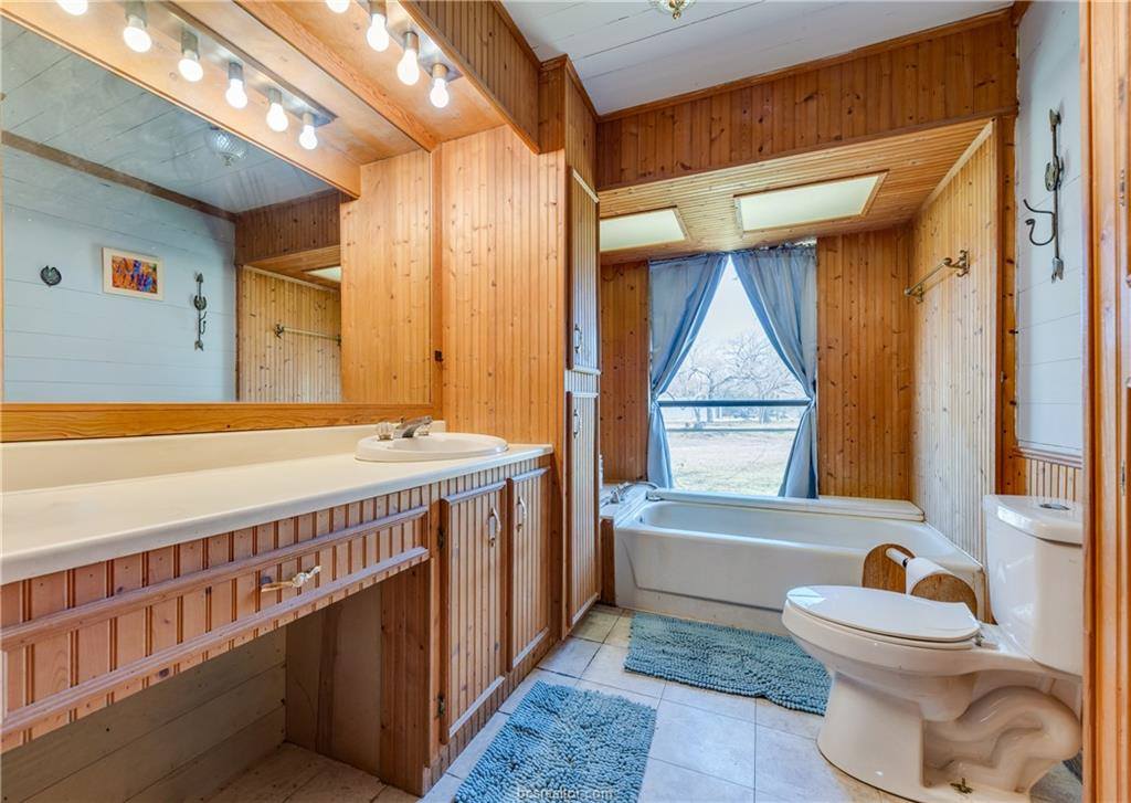 1377 Westbrook Road, Navasota, TX 77868