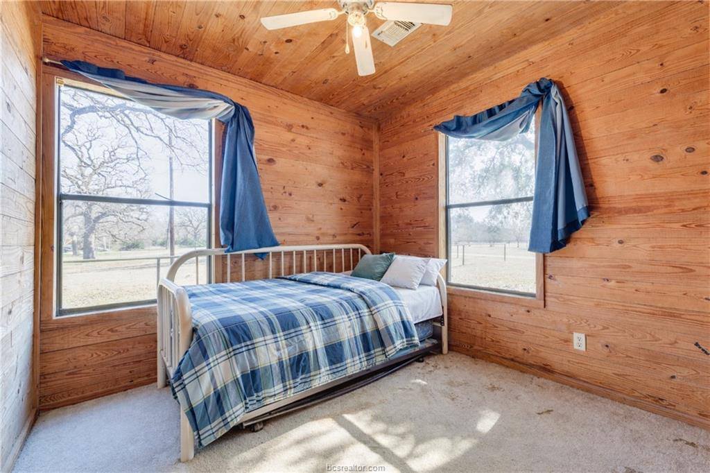 1377 Westbrook Road, Navasota, TX 77868