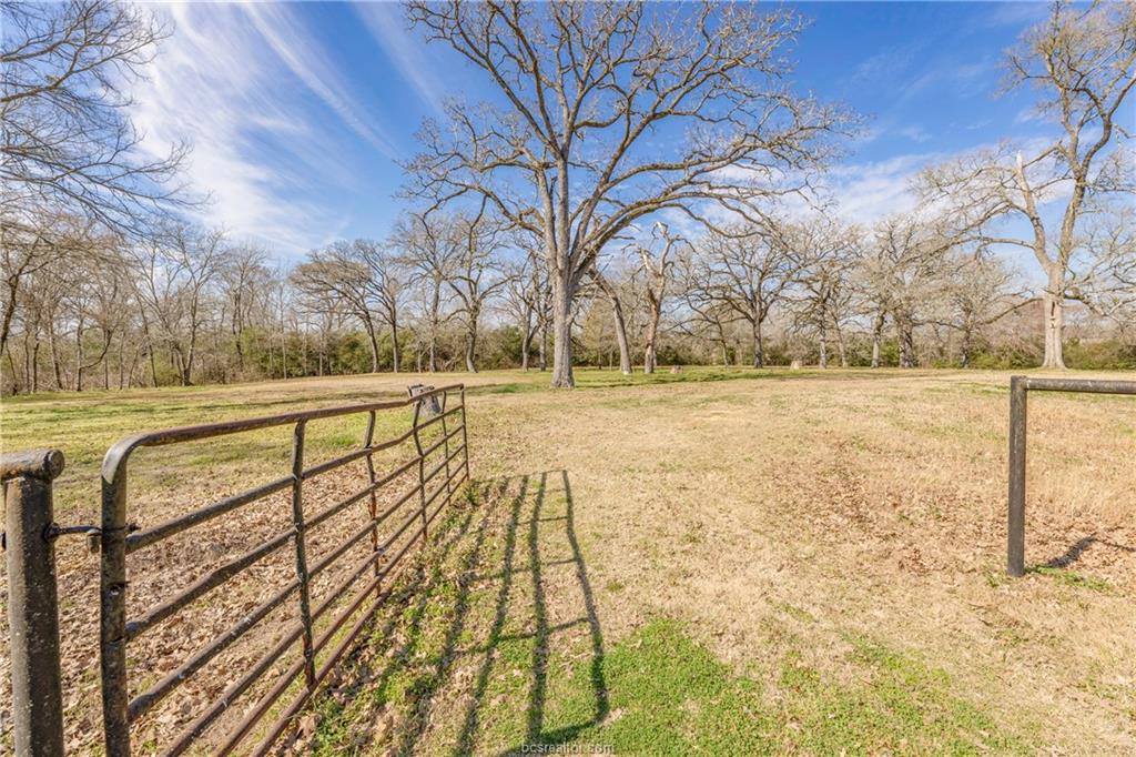 1377 Westbrook Road, Navasota, TX 77868