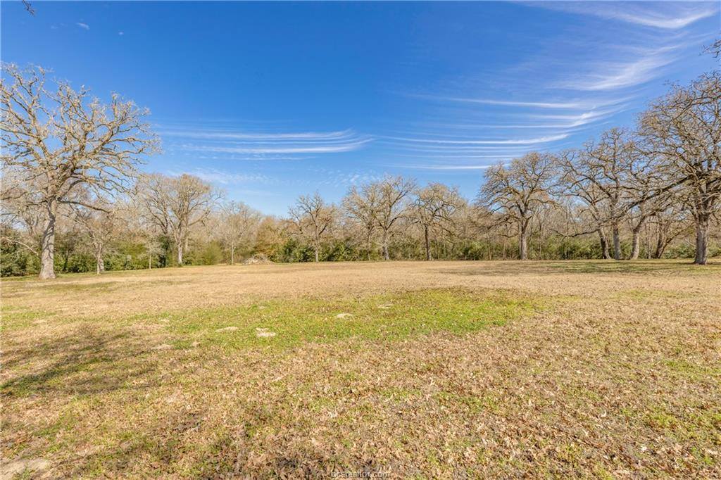 1377 Westbrook Road, Navasota, TX 77868