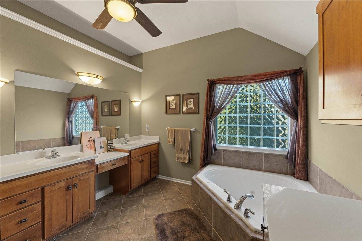 12806 W 123rd Terrace, Overland Park, KS 66213