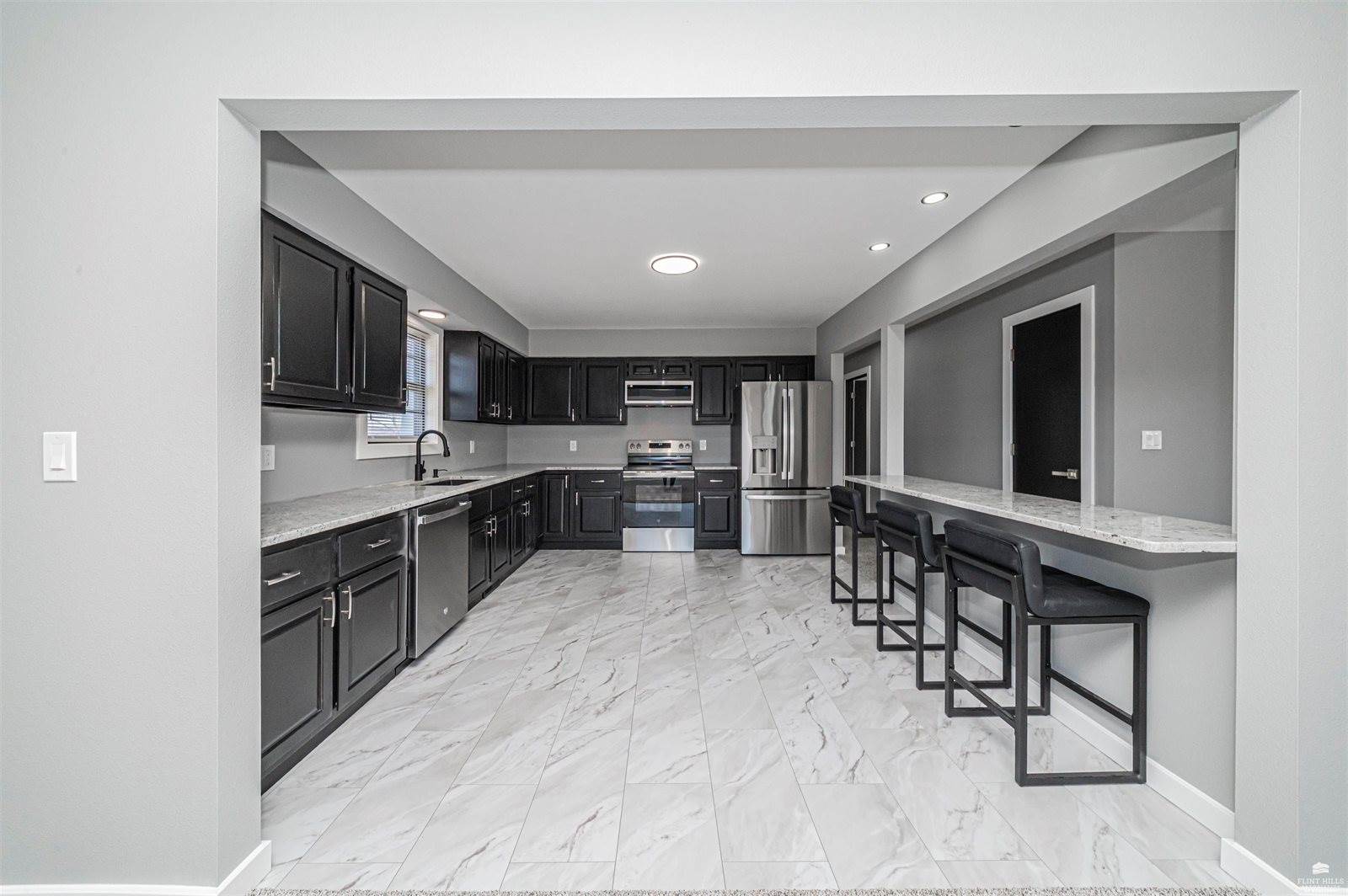 3214 Rolling Hills Drive, Milford, KS 66514