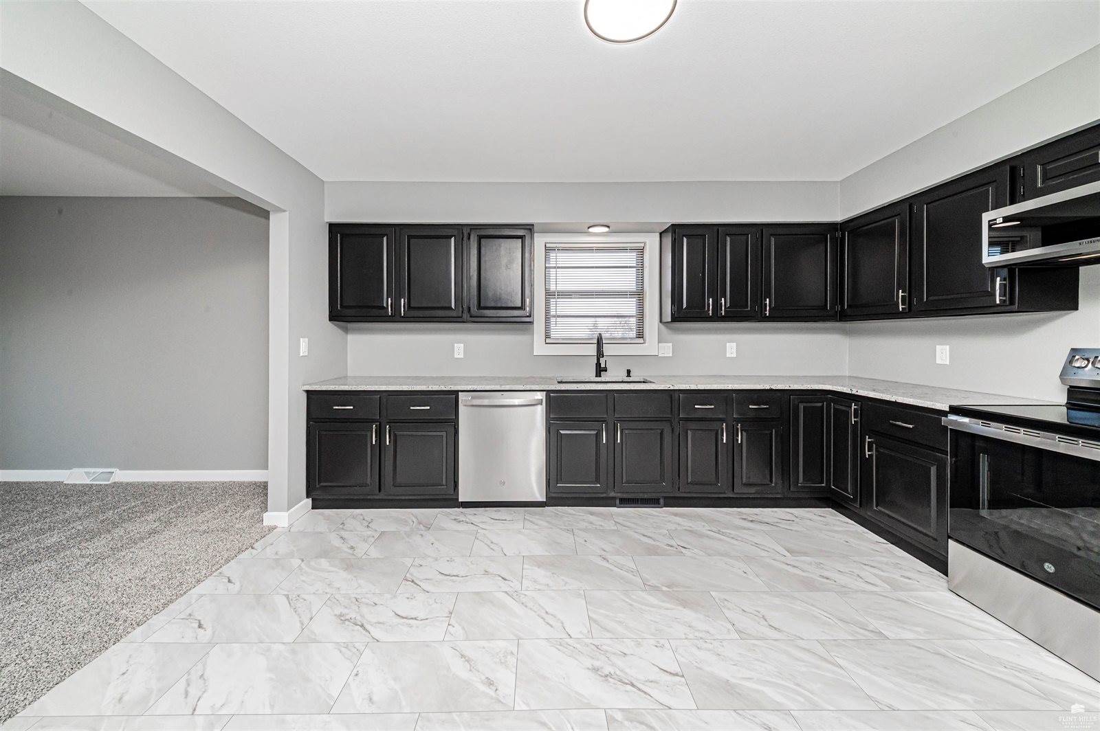 3214 Rolling Hills Drive, Milford, KS 66514