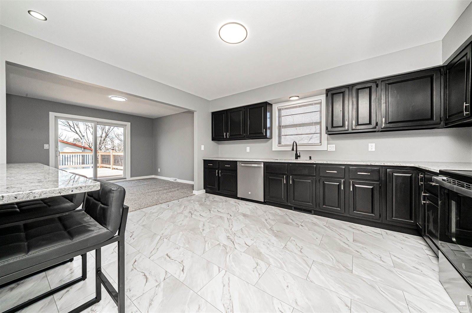 3214 Rolling Hills Drive, Milford, KS 66514