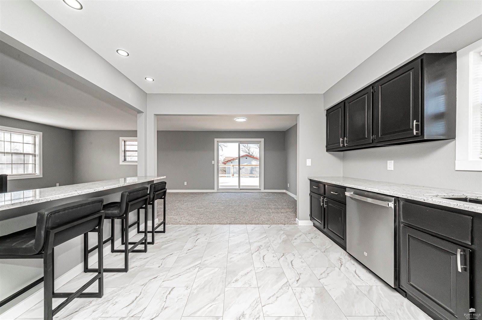 3214 Rolling Hills Drive, Milford, KS 66514