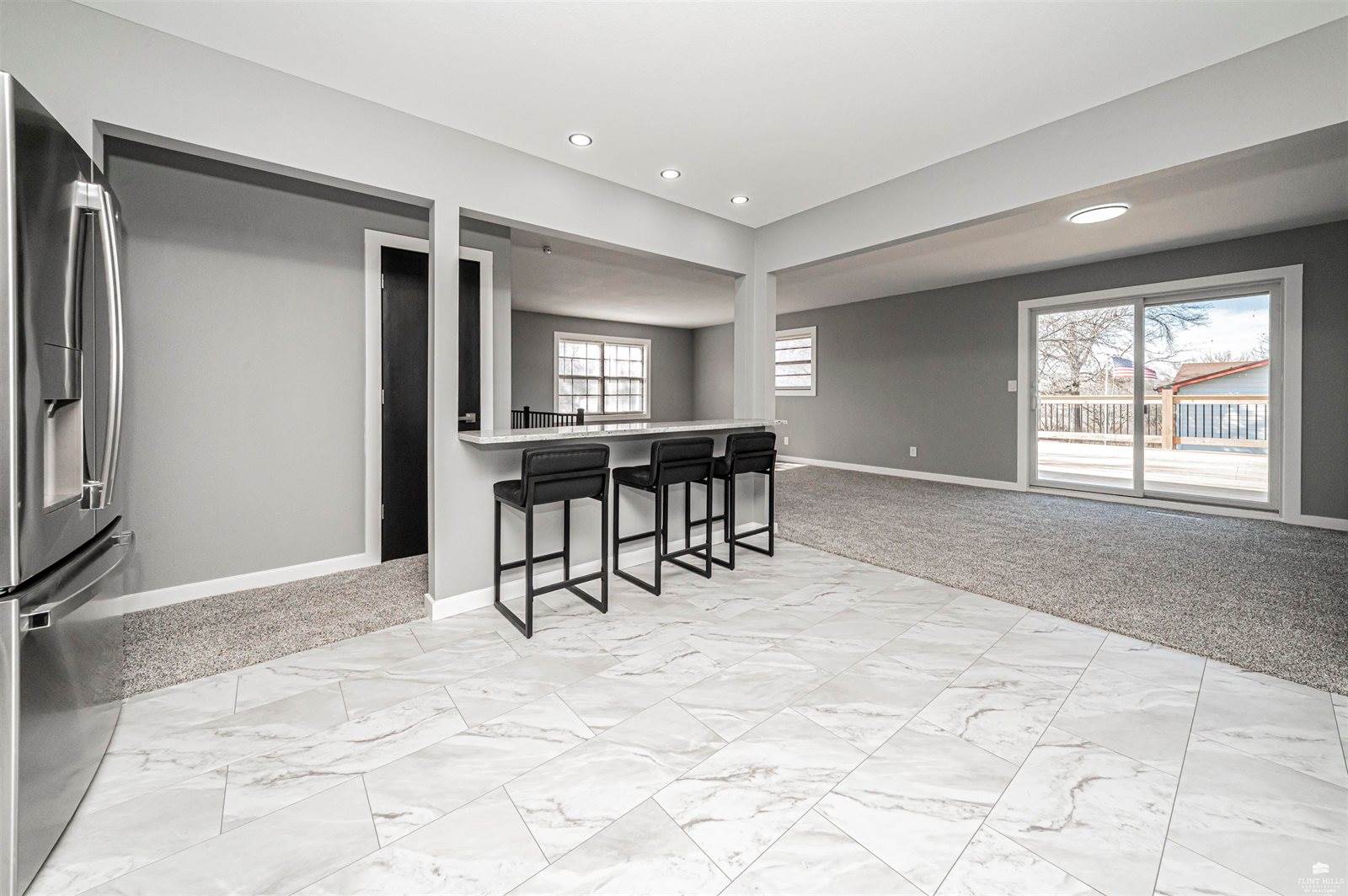 3214 Rolling Hills Drive, Milford, KS 66514