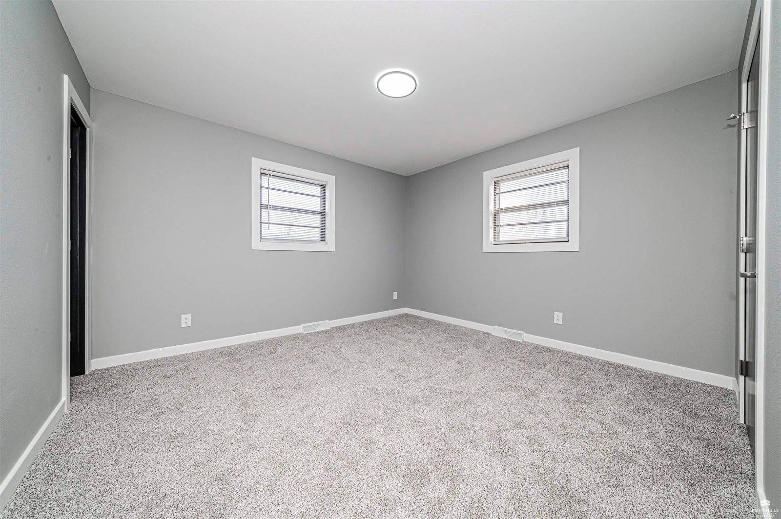 3214 Rolling Hills Drive, Milford, KS 66514