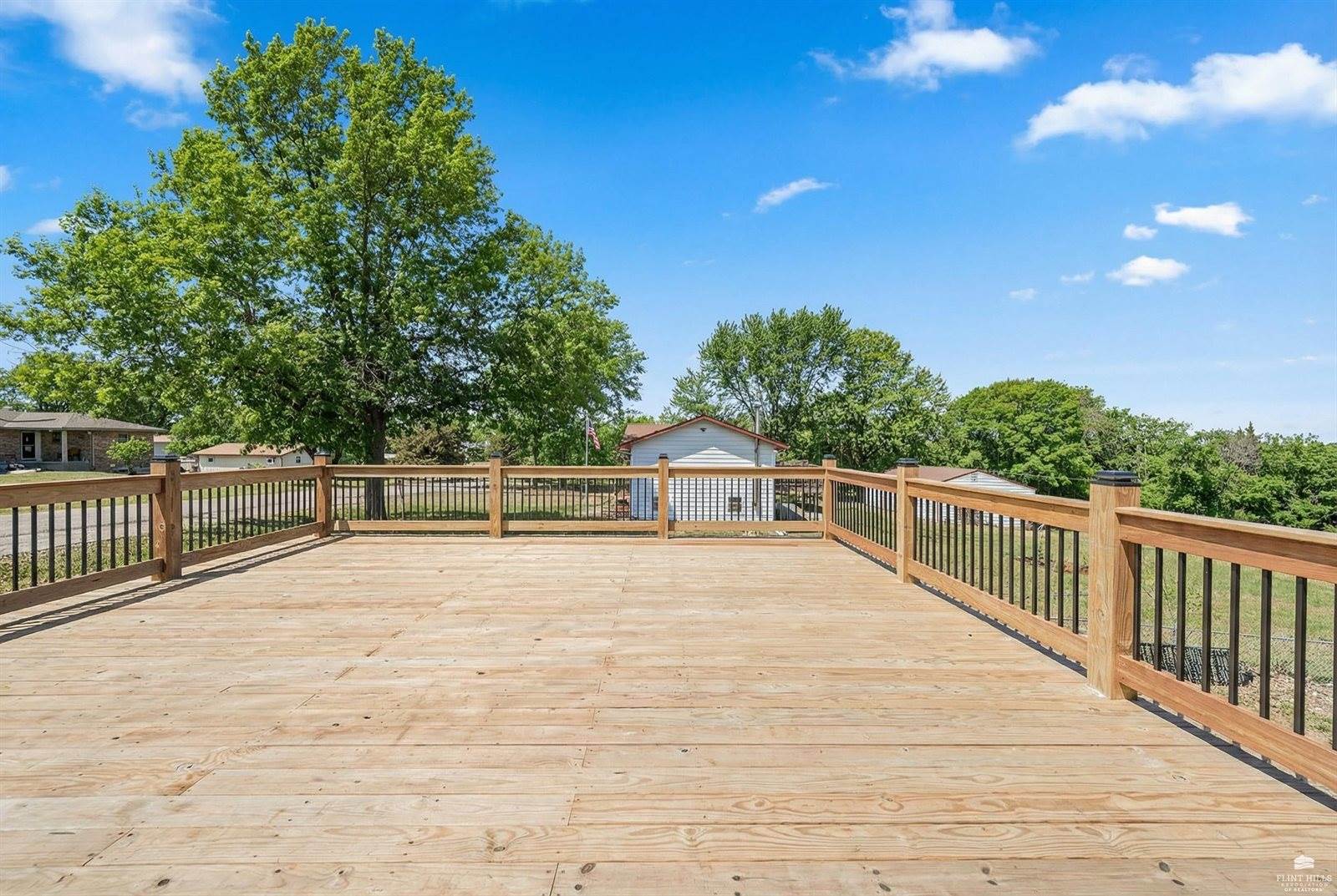 3214 Rolling Hills Drive, Milford, KS 66514
