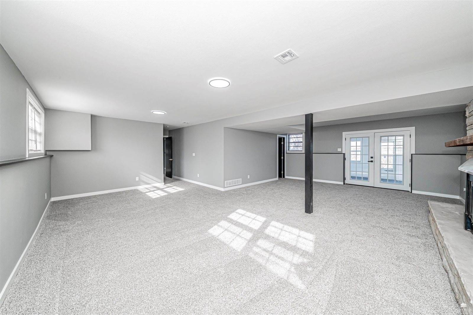 3214 Rolling Hills Drive, Milford, KS 66514