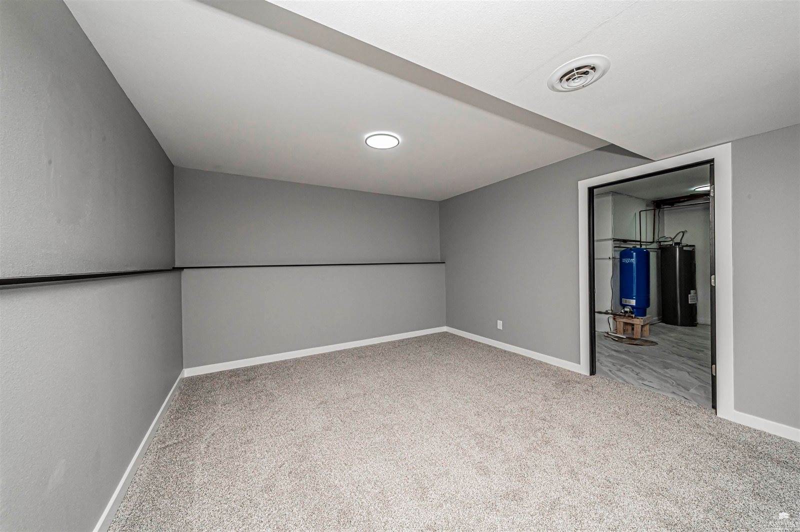 3214 Rolling Hills Drive, Milford, KS 66514