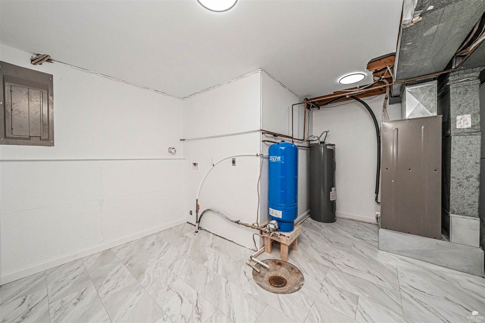 3214 Rolling Hills Drive, Milford, KS 66514