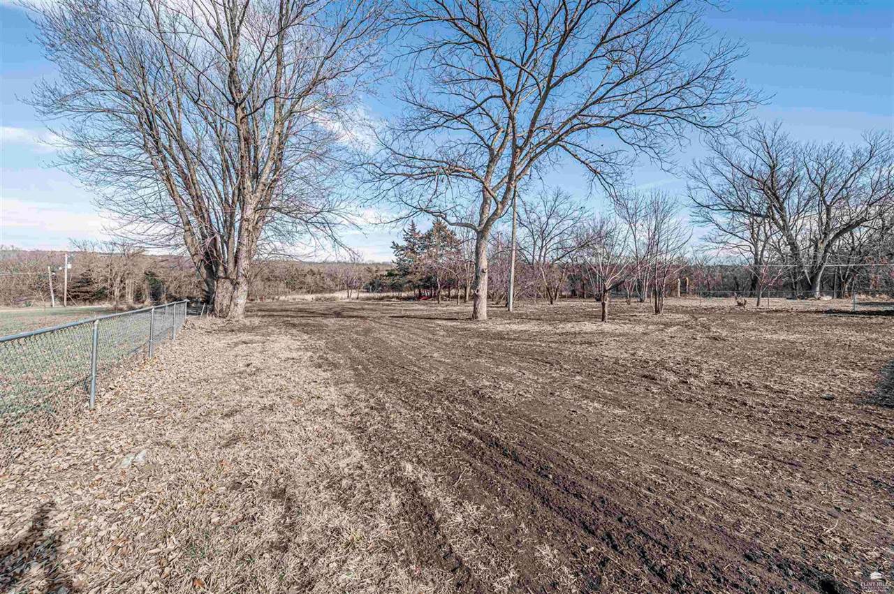 3214 Rolling Hills Drive, Milford, KS 66514