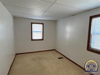 728 NE Kellam AVE, Topeka, KS 66616