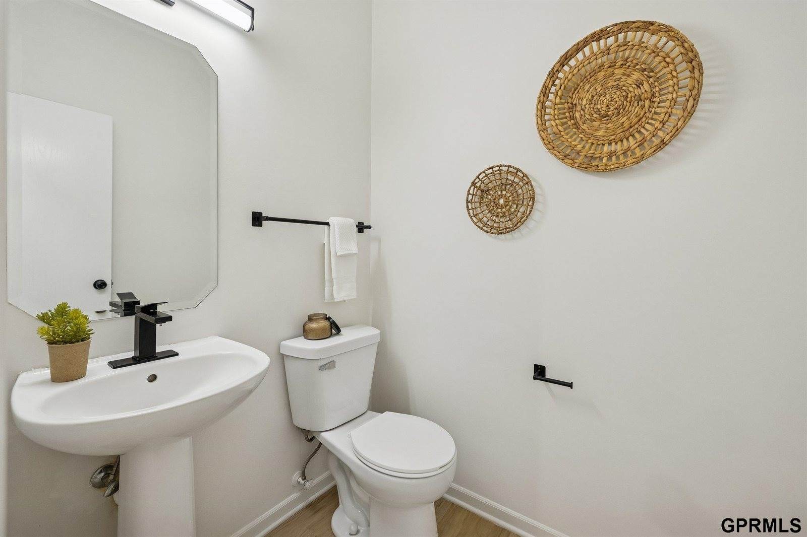 6514 North 104 Street, Omaha, NE 68122