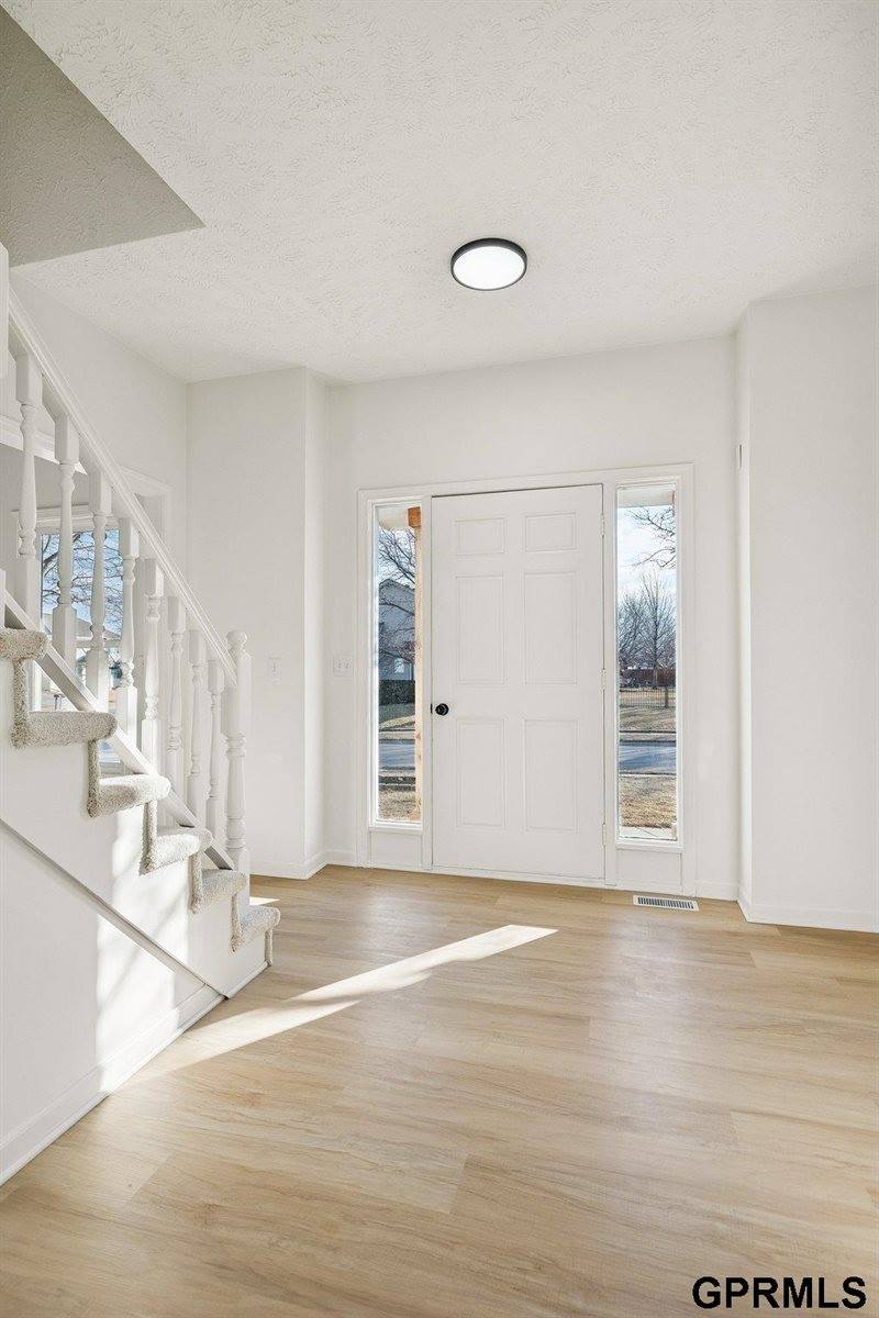 6514 North 104 Street, Omaha, NE 68122