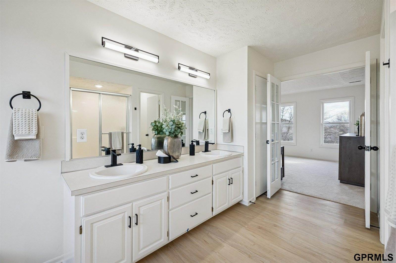 6514 North 104 Street, Omaha, NE 68122