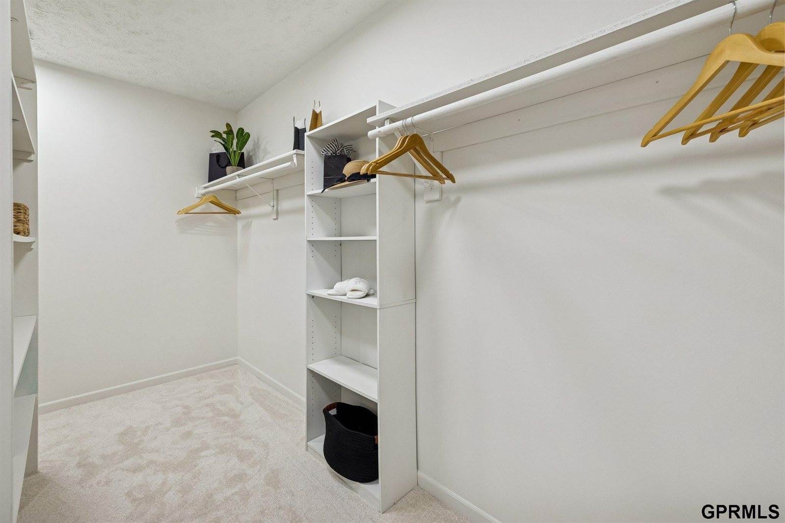 6514 North 104 Street, Omaha, NE 68122