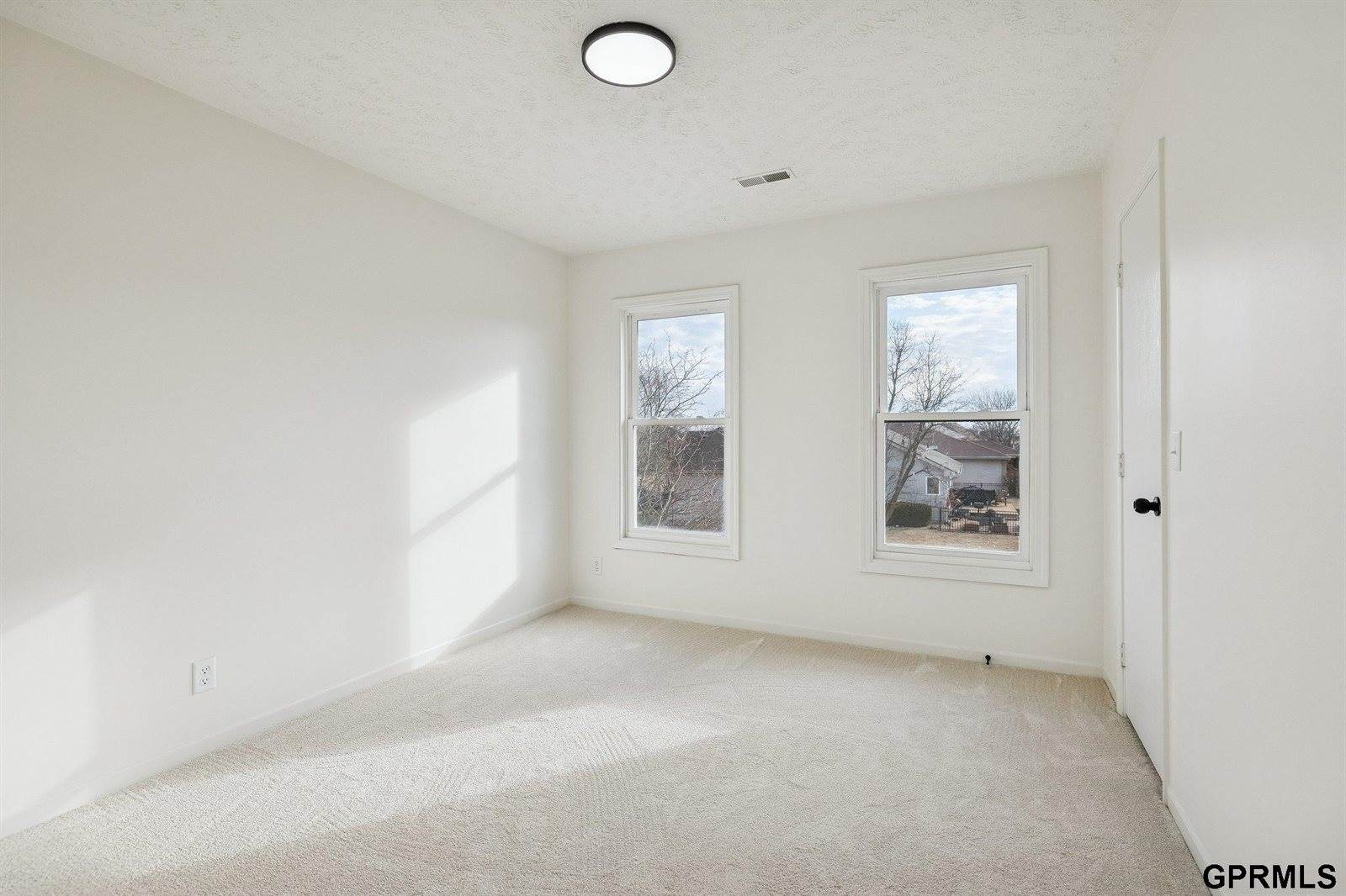 6514 North 104 Street, Omaha, NE 68122