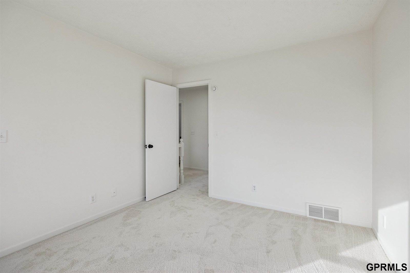 6514 North 104 Street, Omaha, NE 68122