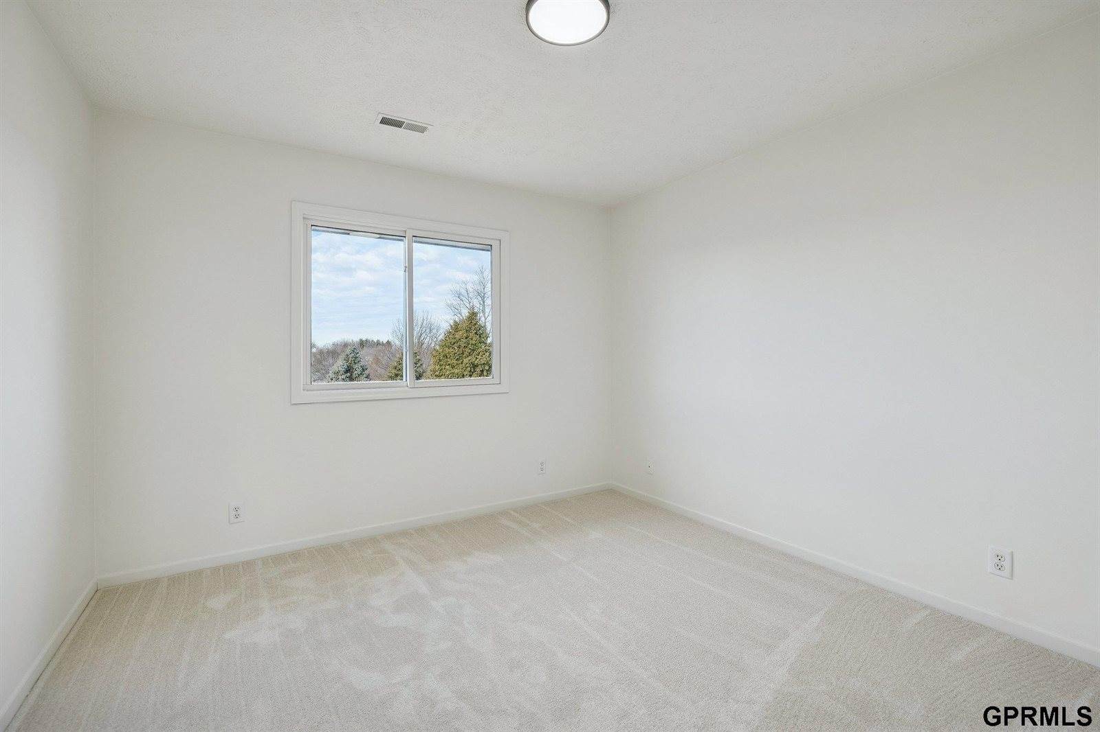 6514 North 104 Street, Omaha, NE 68122