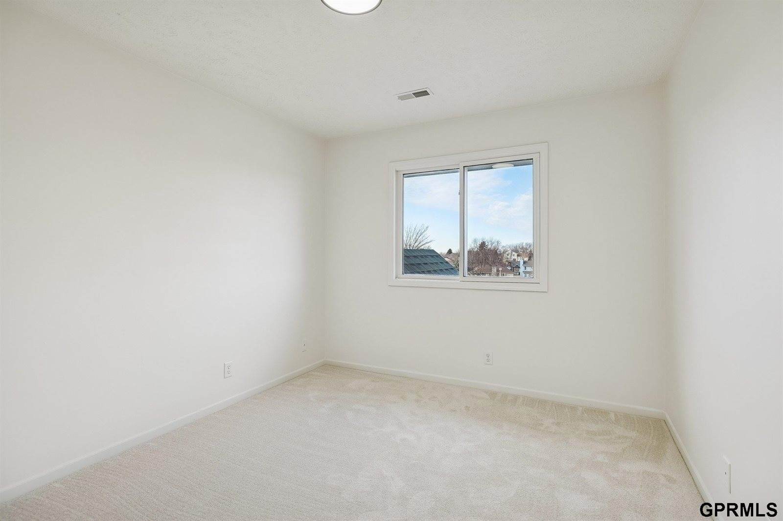 6514 North 104 Street, Omaha, NE 68122