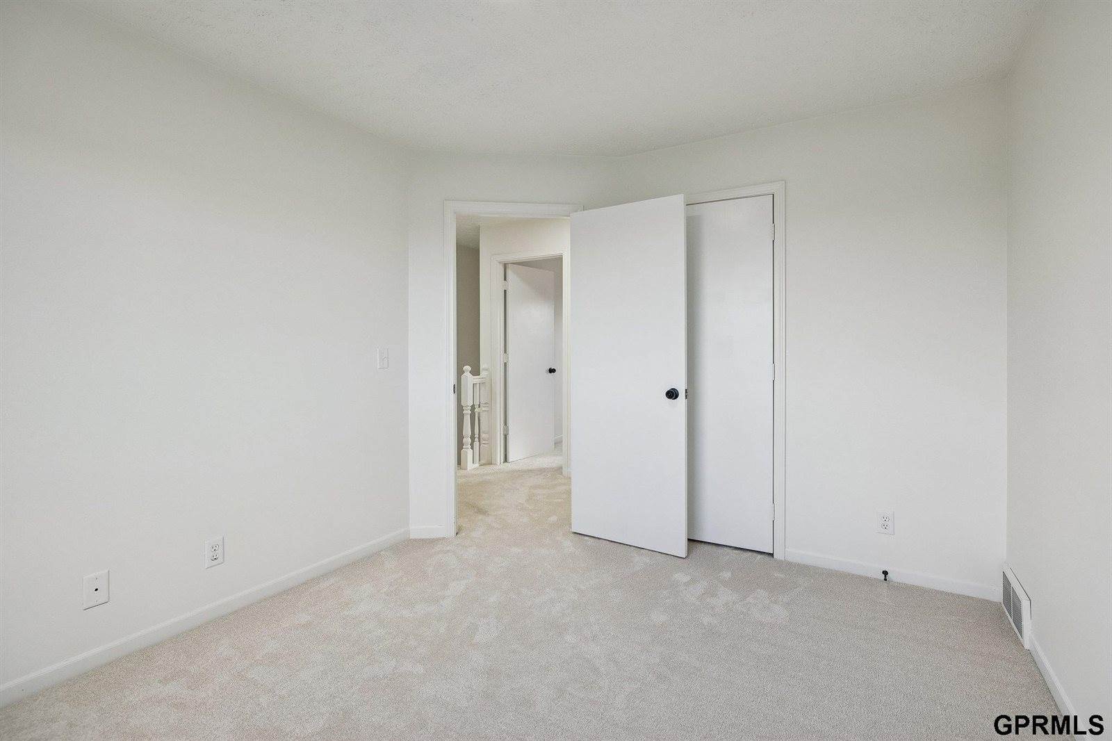 6514 North 104 Street, Omaha, NE 68122