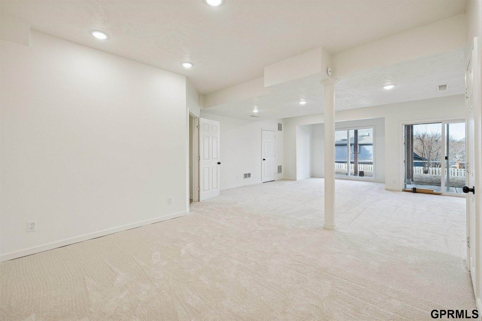 6514 North 104 Street, Omaha, NE 68122