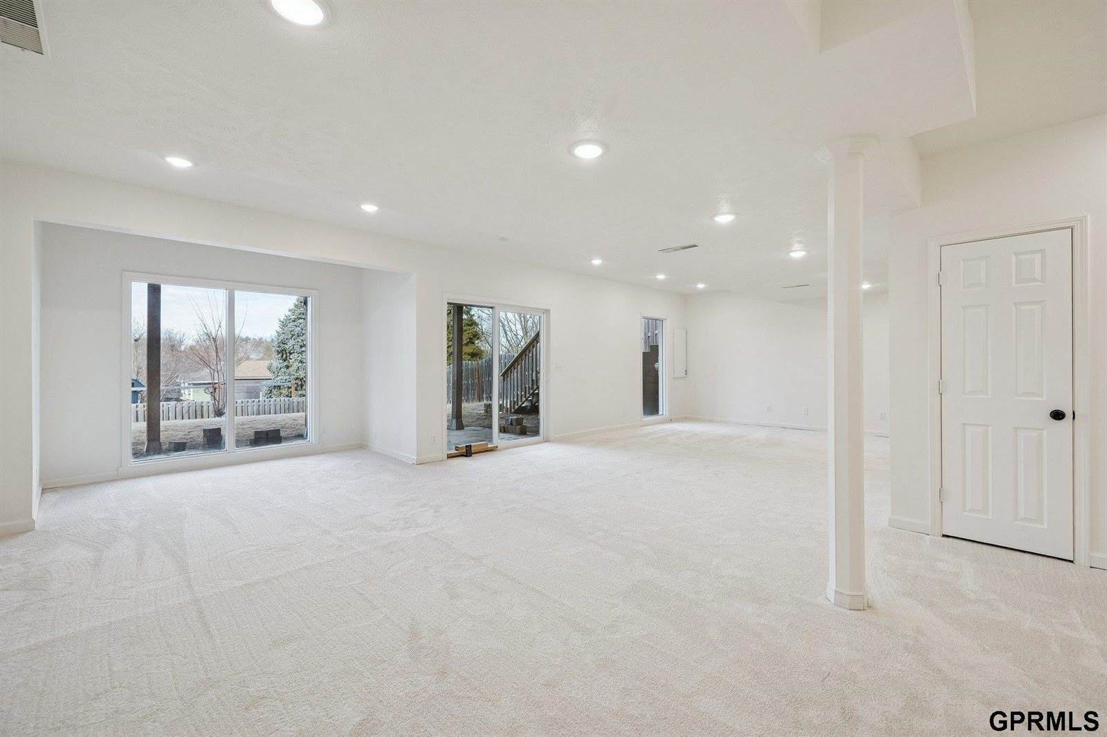 6514 North 104 Street, Omaha, NE 68122