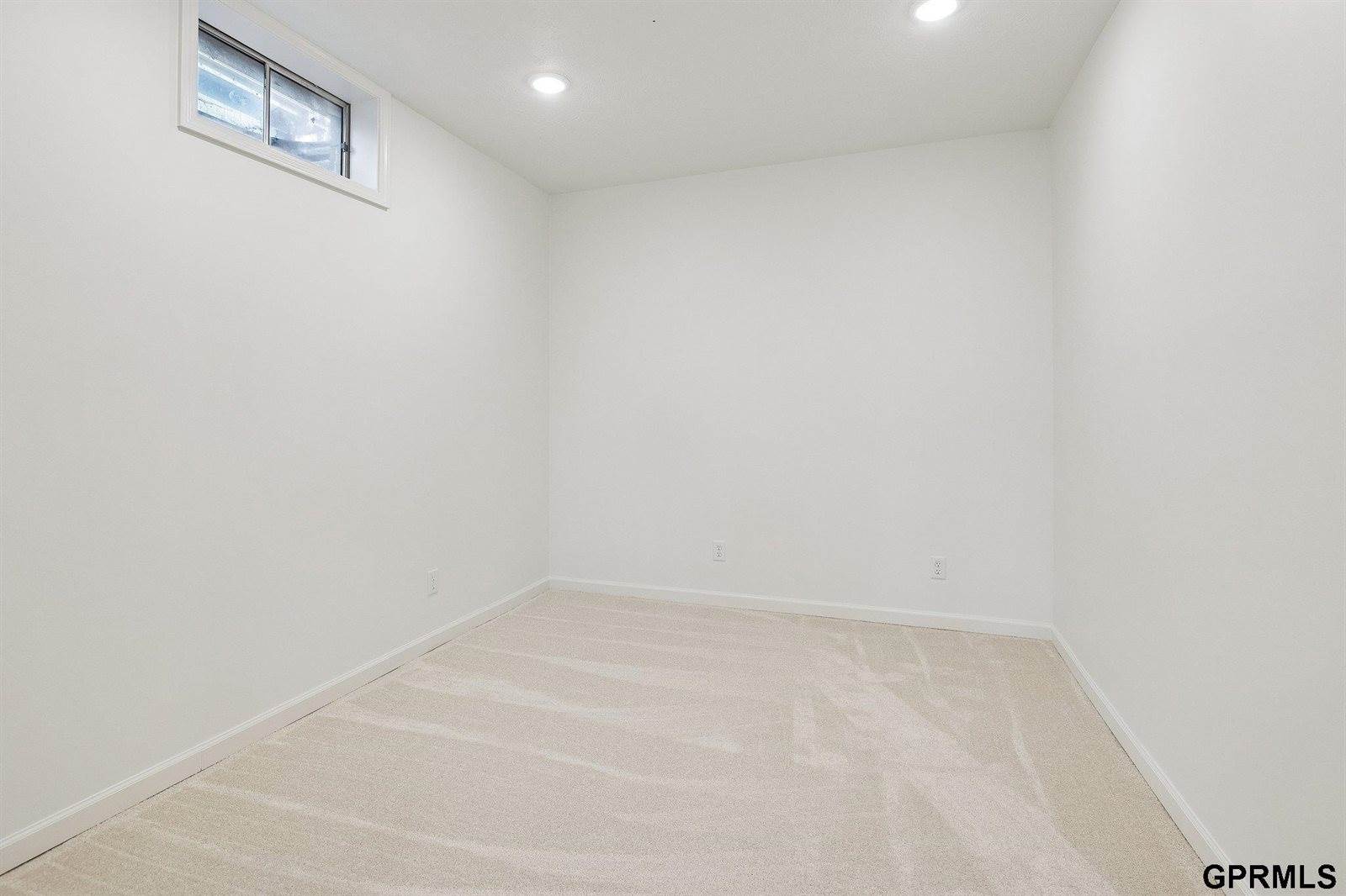 6514 North 104 Street, Omaha, NE 68122