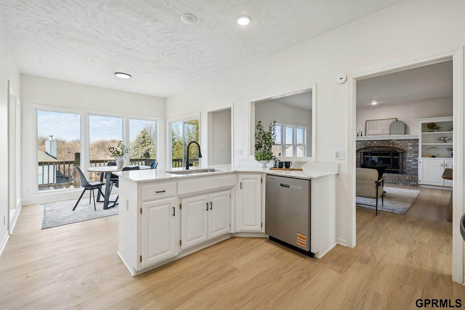 6514 North 104 Street, Omaha, NE 68122