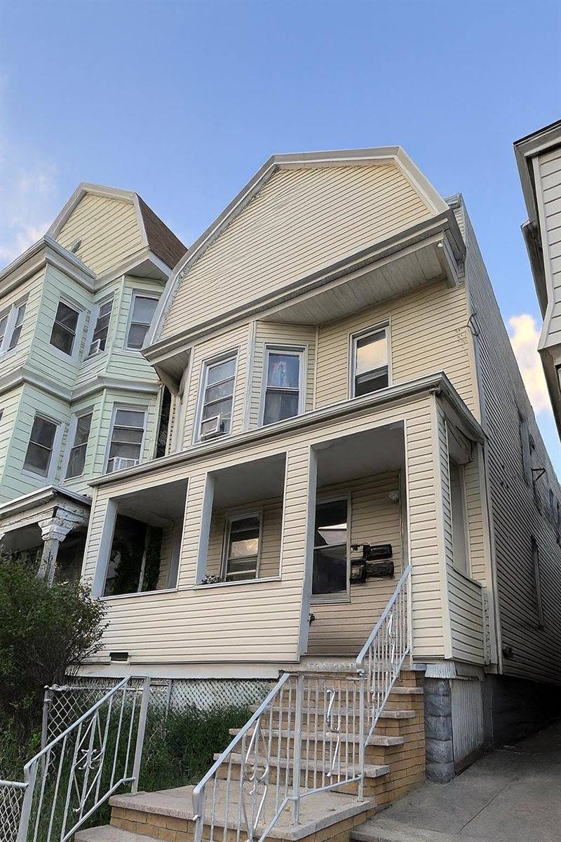 95 West 17th St, Bayonne, NJ 07002