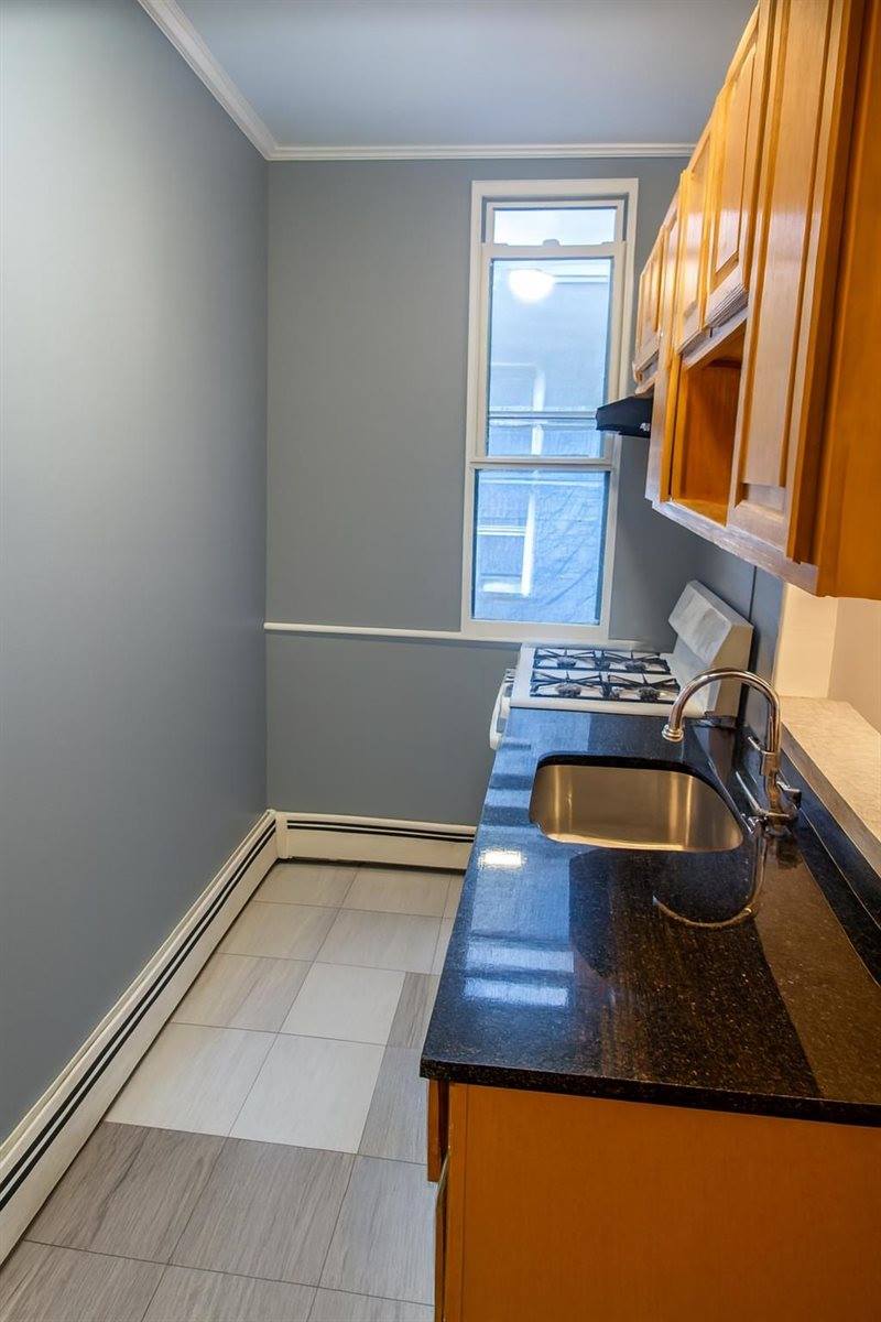 95 West 17th St, Bayonne, NJ 07002