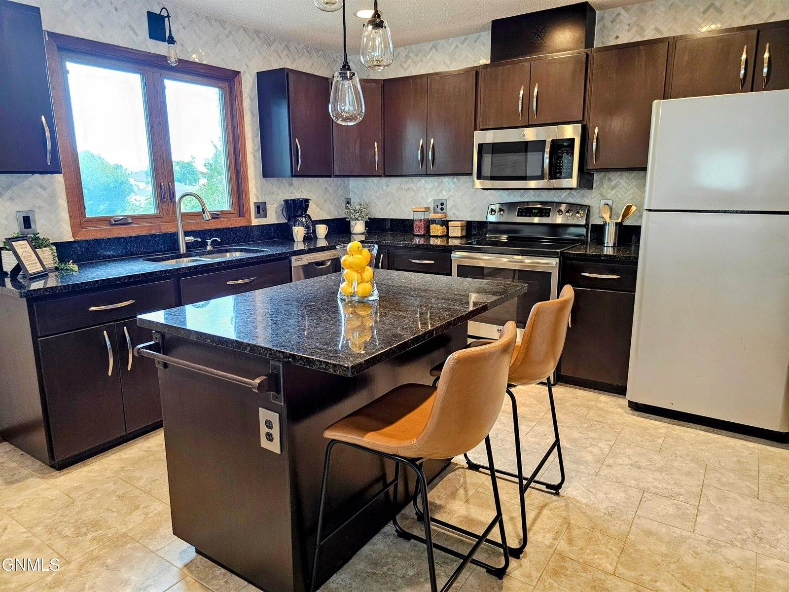 715 Paulsen Drive NW, Mandan, ND 58554