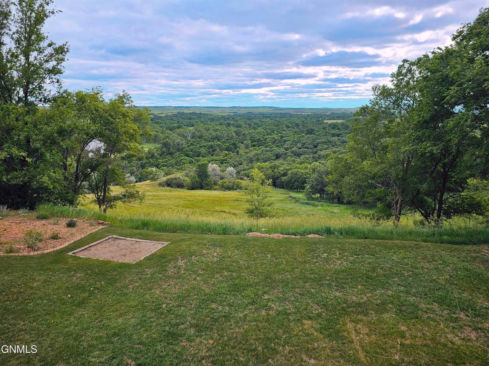 715 Paulsen Drive NW, Mandan, ND 58554