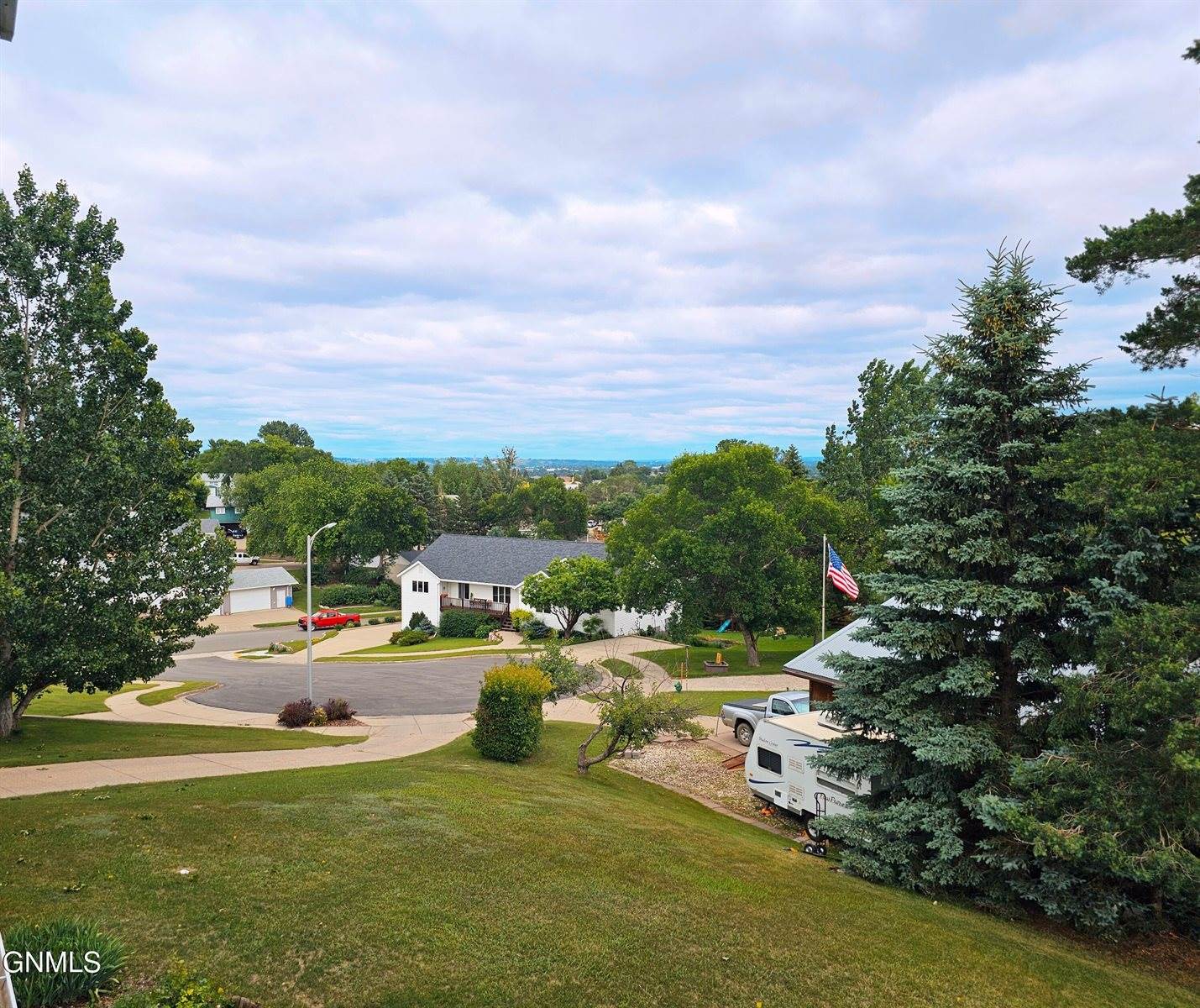 715 Paulsen Drive NW, Mandan, ND 58554