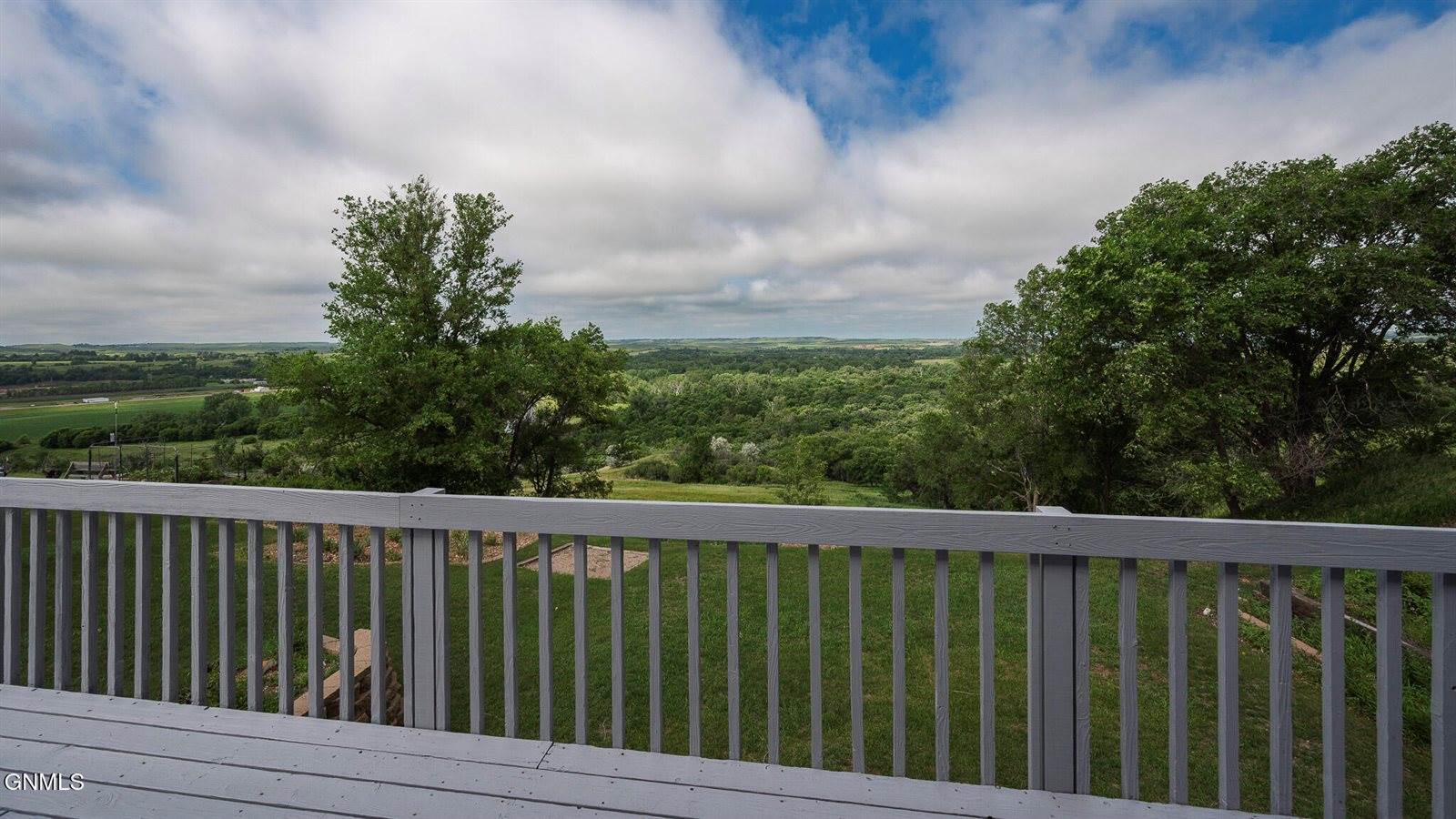 715 Paulsen Drive NW, Mandan, ND 58554