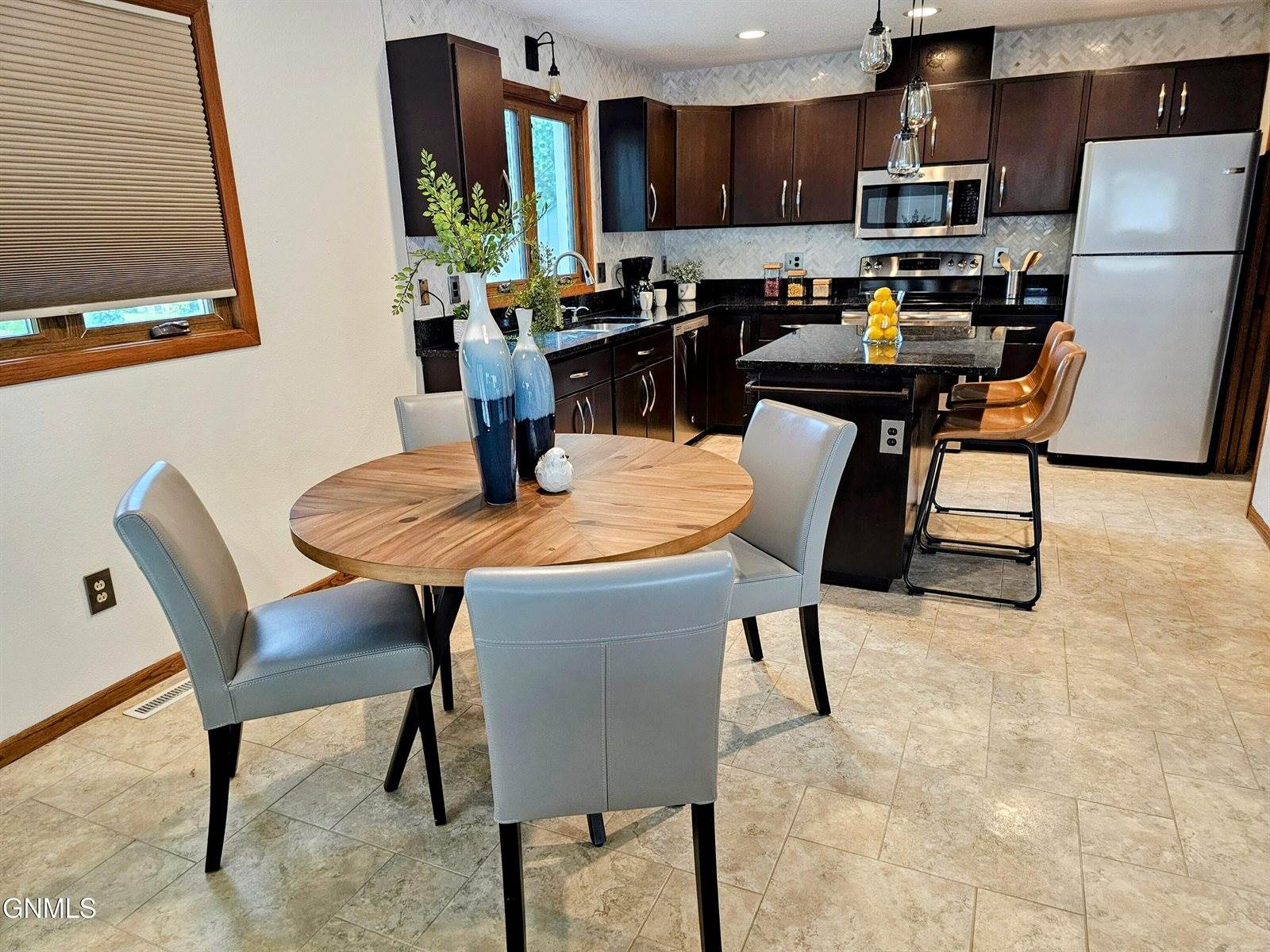 715 Paulsen Drive NW, Mandan, ND 58554