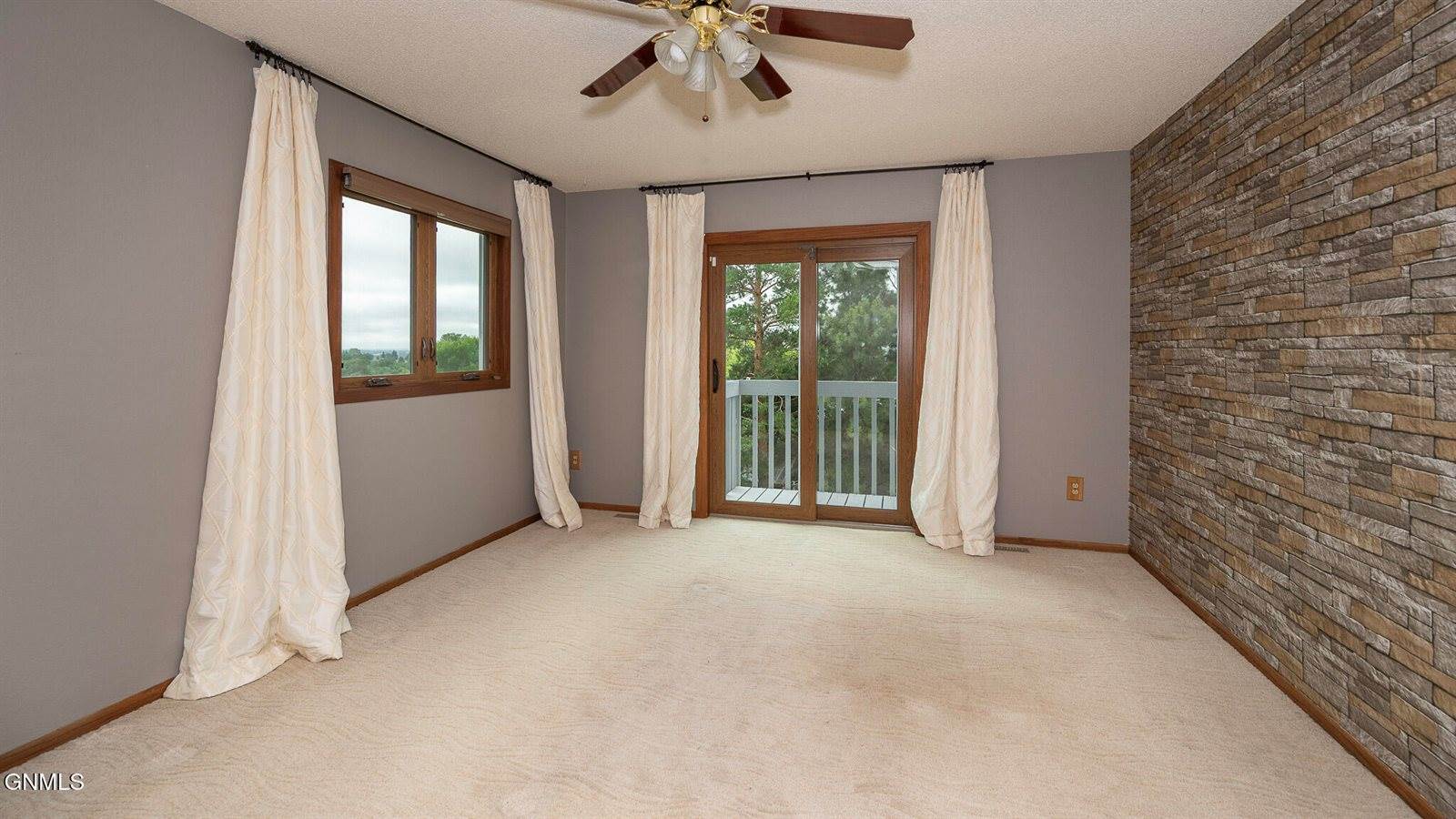 715 Paulsen Drive NW, Mandan, ND 58554