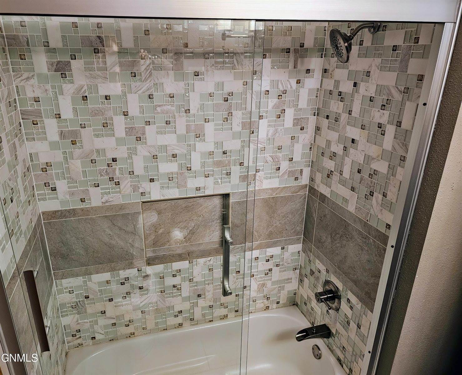 715 Paulsen Drive NW, Mandan, ND 58554