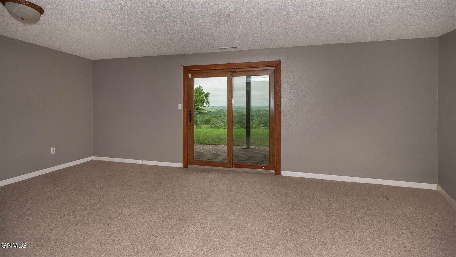 715 Paulsen Drive NW, Mandan, ND 58554