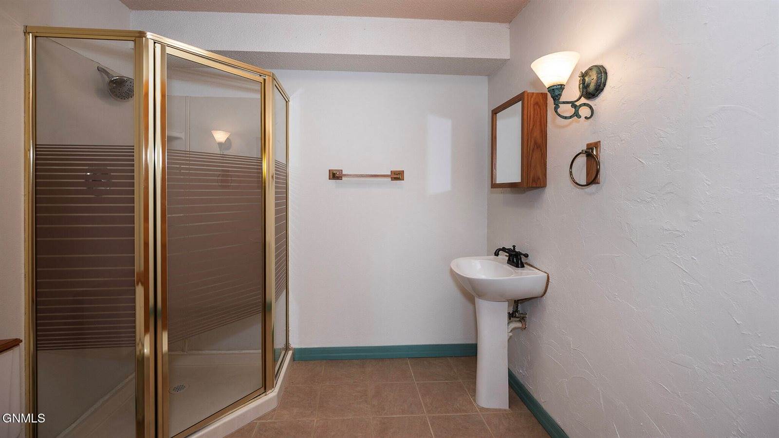 715 Paulsen Drive NW, Mandan, ND 58554