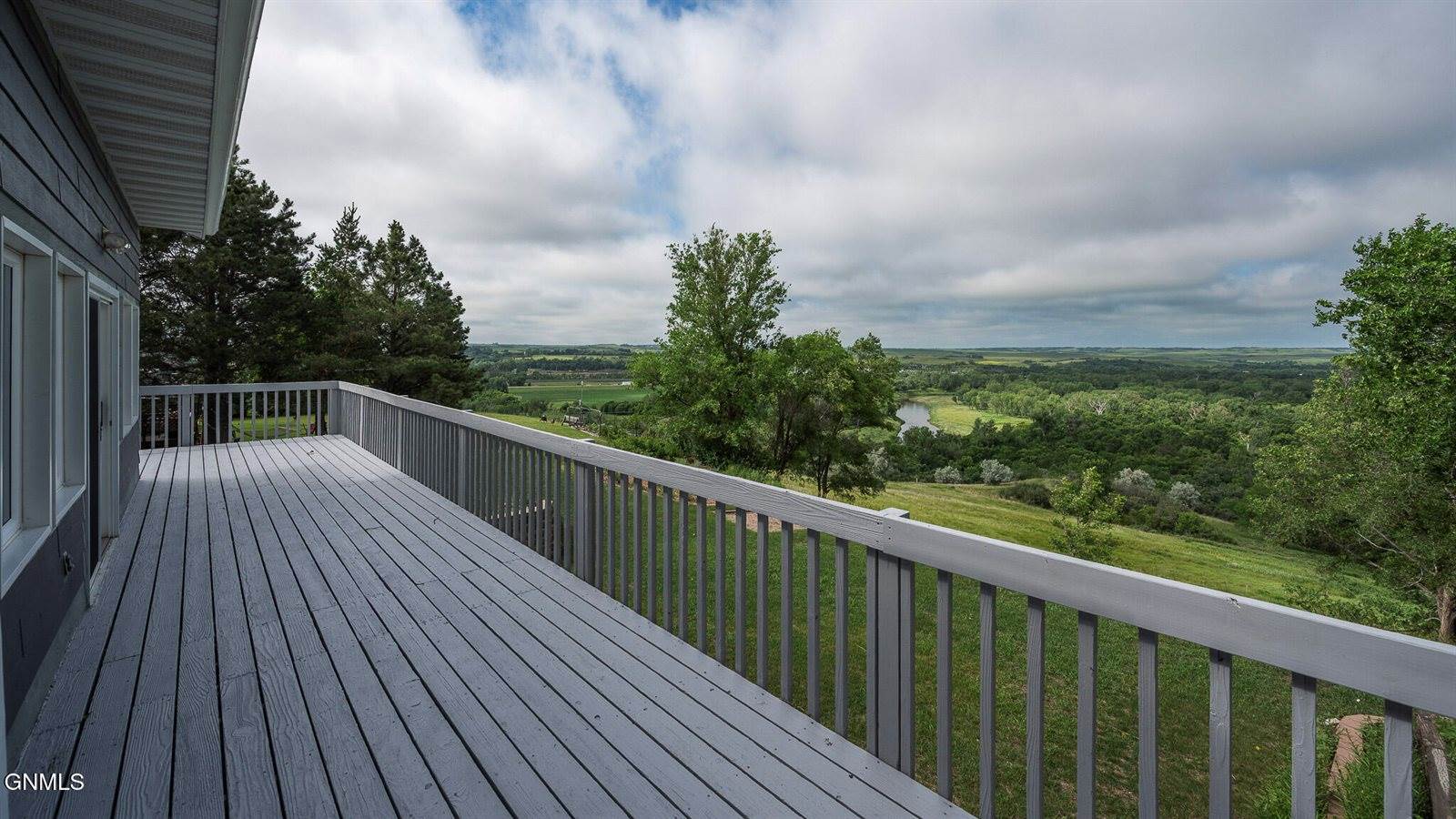 715 Paulsen Drive NW, Mandan, ND 58554