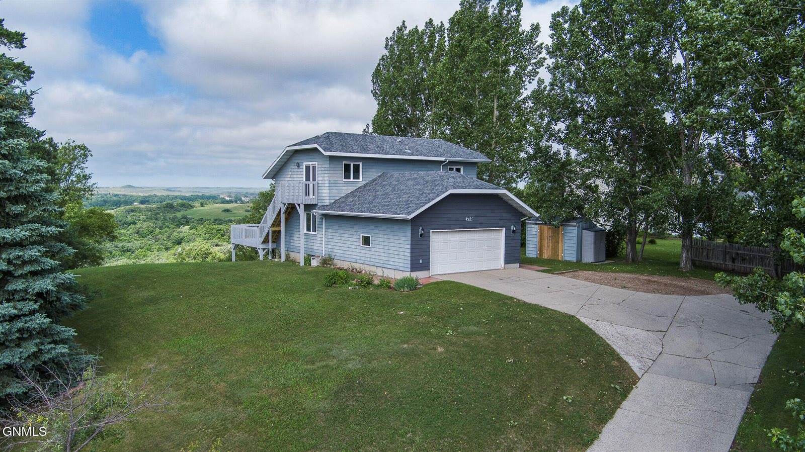 715 Paulsen Drive NW, Mandan, ND 58554